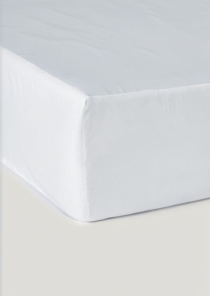 Szary, bardzo miąkki zestaw prześcieradeł i poszewek na poduszki