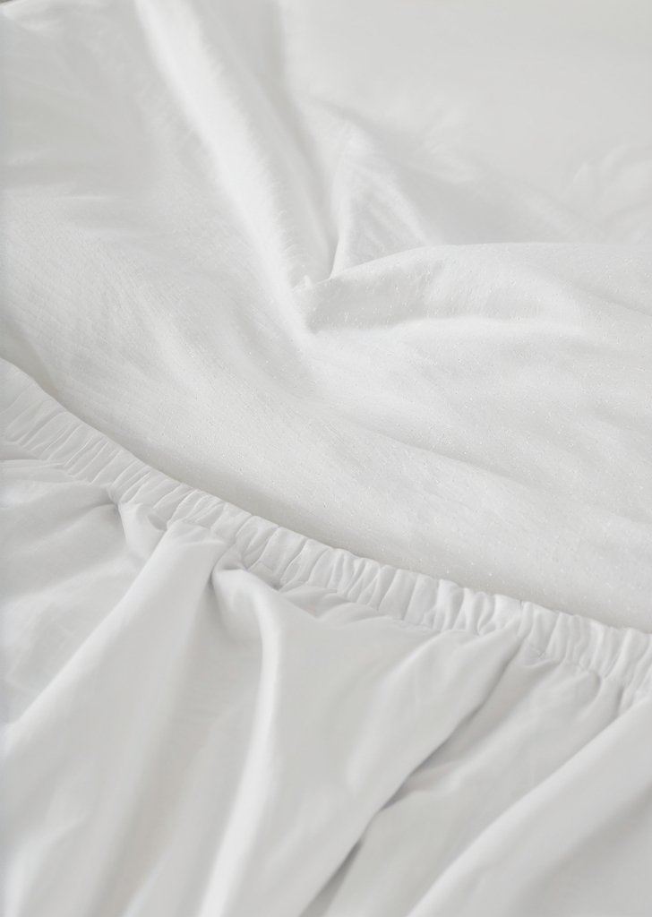 Zestaw białych, bardzo miąkkich prześcieradeł i poszewek na poduszki - obrazek 2