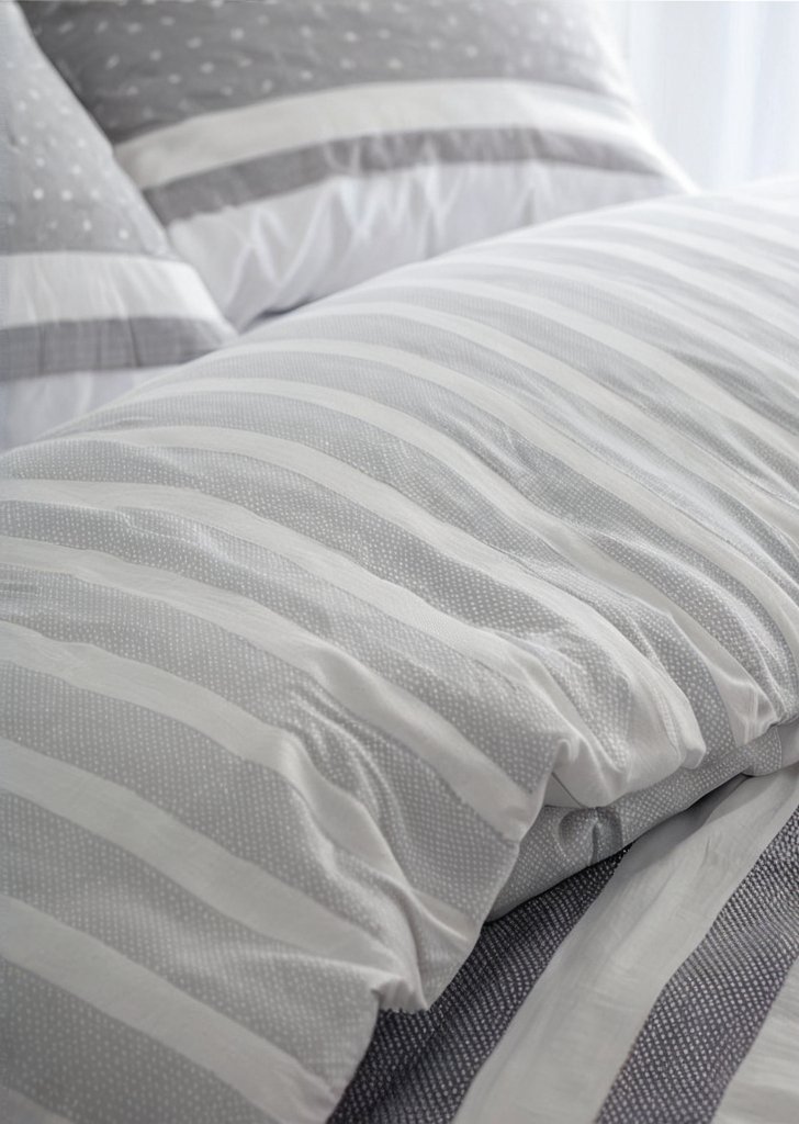 Zestaw dwustronnych poszewek na kołdrą w paski w kolorze grafitowo-szarym - obrazek 3