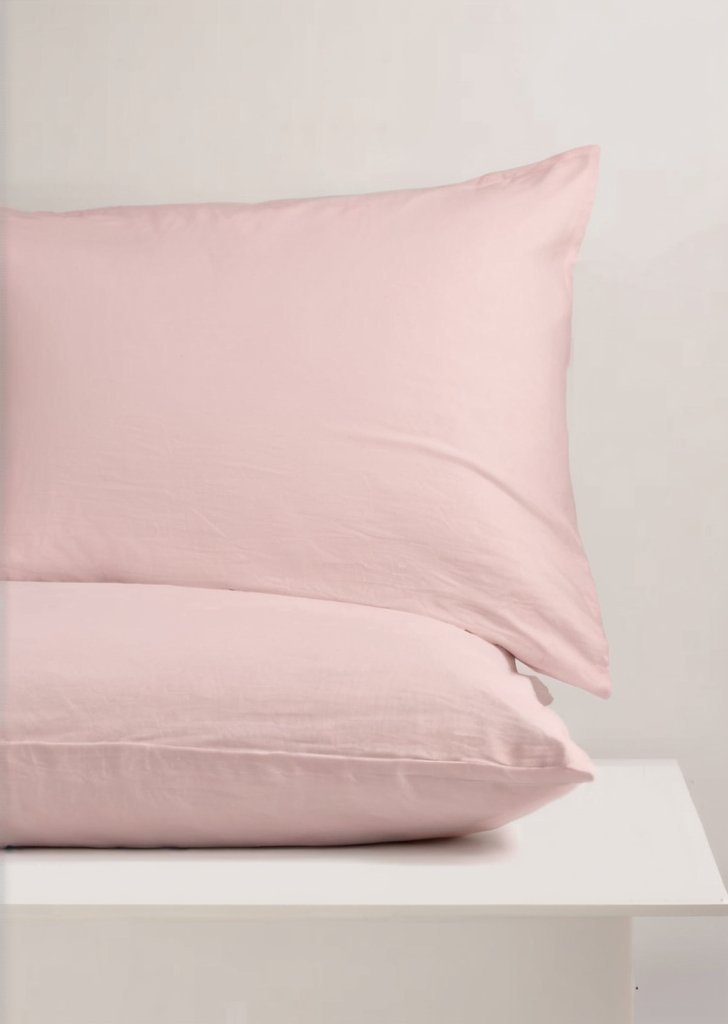 Zestaw 2 różowych poszewek na poduszki ze 100% bawełny gospodyni domowej