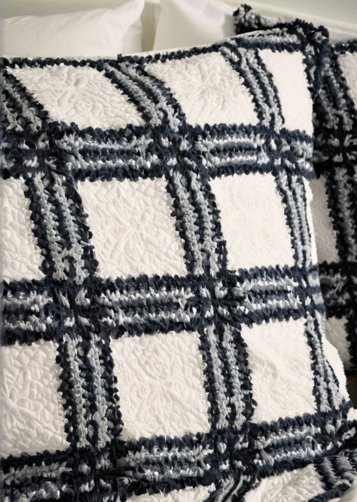 Zestaw pościeli pluszowej w czarno-białą kratką - obrazek 2