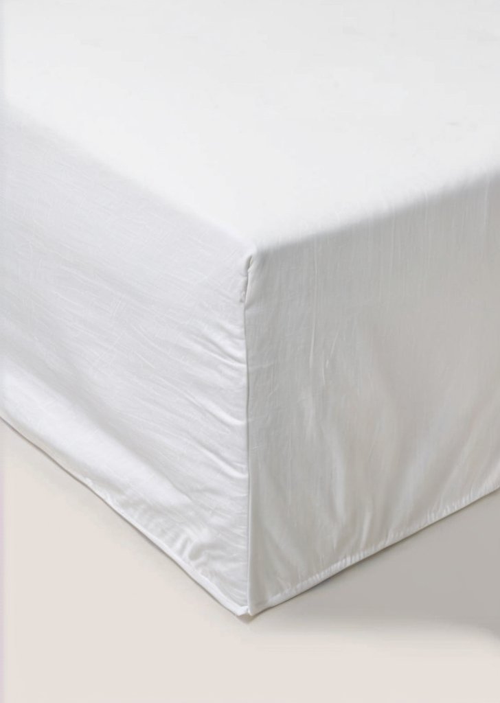 Białe szczotkowane prześcieradło
