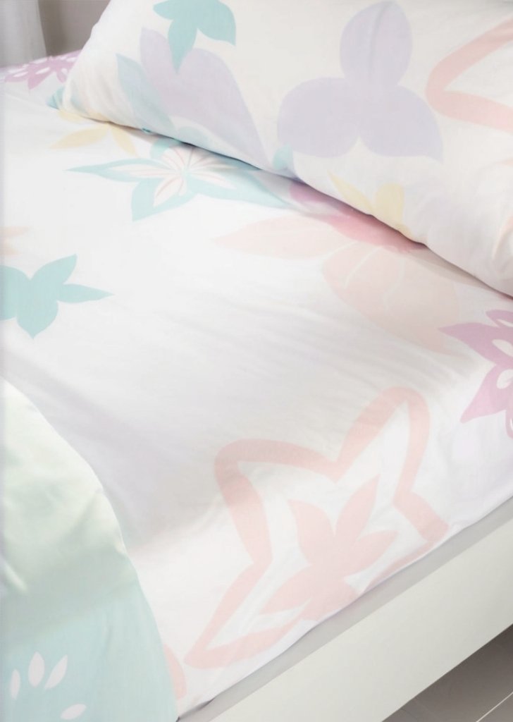 Białe, pastelowe prześcieradło Ombre Stars