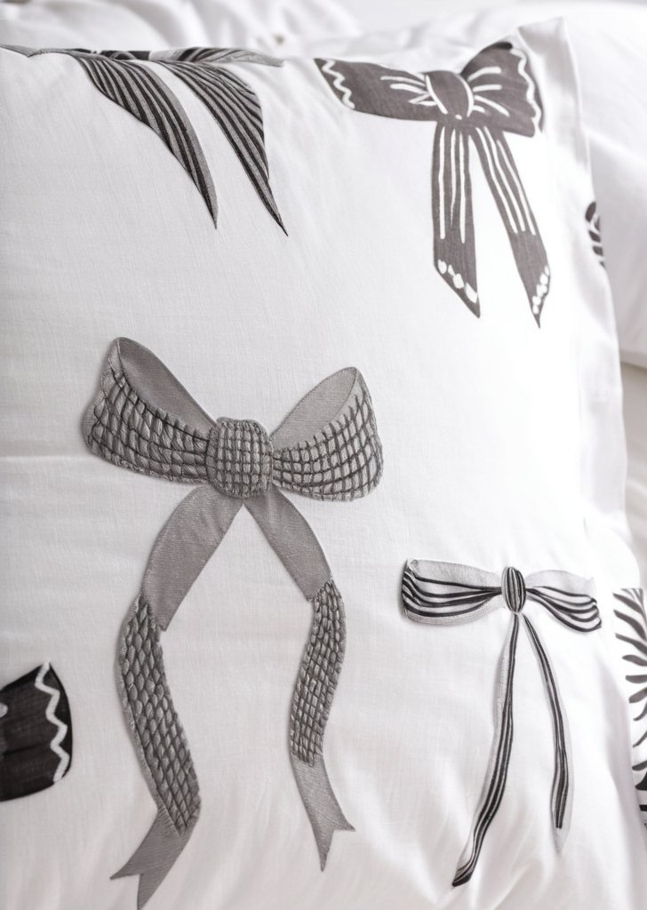 Pościel z czarno-białym nadrukiem w kokardką - obrazek 2